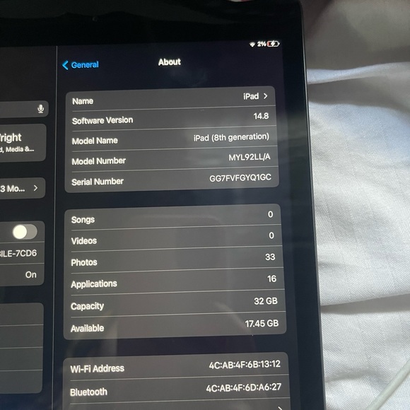 iPad 8th Gen with Apple Magic Keyboard -32GB - Picture 2 of 7